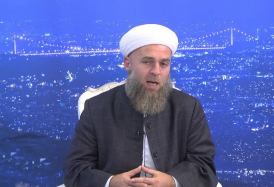 بالفيديو: شيخ تركي..'الشاب من دون لحية يُشبه النساء ويثير الرجال!' بالفيديو: شيخ تركي..'الشاب من دون لحية يُشبه النساء ويثير الرجال!'