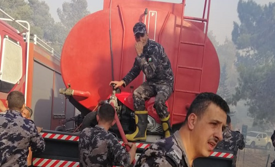 شاهد جانب من جهود الدفاع المدني في اخماد حرائق جرش شاهد جانب من جهود الدفاع المدني في اخماد حرائق جرش