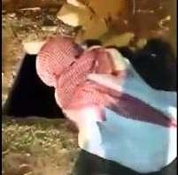 لهفة مسن على ناقته لدى سقوطها في بئر "عين أبوي وشلون سقطتي؟"