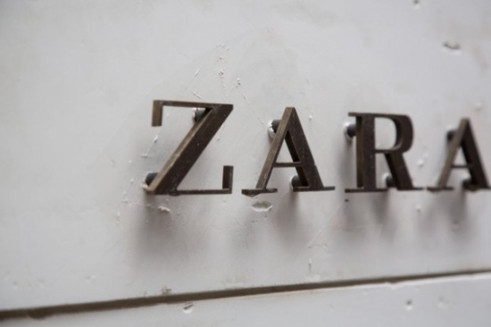 بالصور.. امرأة تقاضي «Zara» بعد العثور على قوارض متعفنة في فستان بالصور.. امرأة تقاضي «Zara» بعد العثور على قوارض متعفنة في فستان