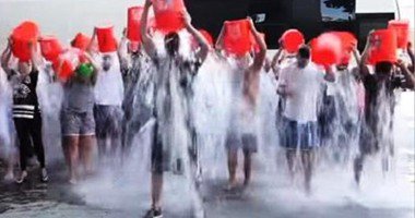 نرويجي يقبل تحدي الثلج بـ7 آلاف لتر من الماء المثلج نرويجي يقبل تحدي الثلج بـ7 آلاف لتر من الماء المثلج