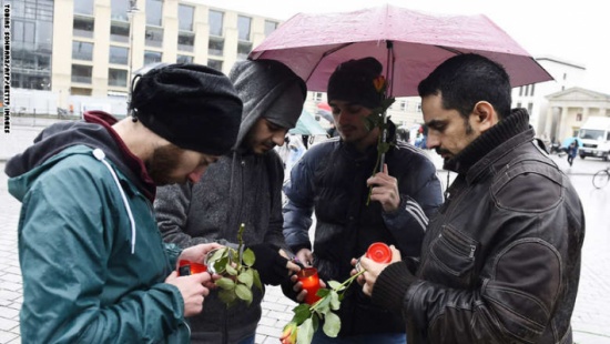 أغلبية حكام الولايات الأمريكية يرفضون استقبال اللاجئين السوريين.. و"كير": يتخلون عن قيمنا.. والخارجية: ملتزمون باستقبالهم