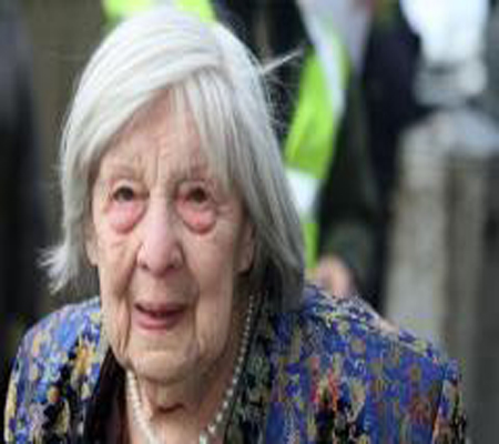 ممثلة بريطانية تترك 5 جنيهات في وصيتها لمالك مطعم كباب