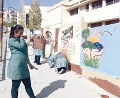 الشبكة الاقليمية للمرأة تقيم مبادرة "تجميل اسوار المدارس"