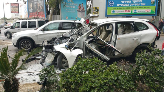 بالصور : انفجار سيارة مفخخة في تل ابيبب بالصور : انفجار سيارة مفخخة في تل ابيبب
