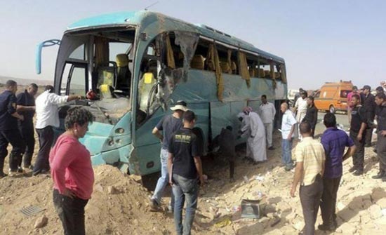 5 قتلى و65 مصابا في حادث تصادم حافلتين بمصر
