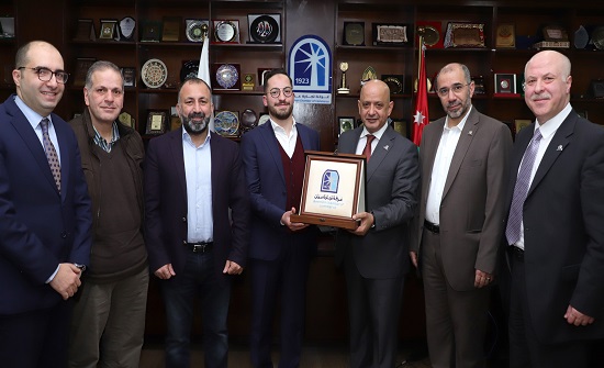 تجارة عمان تكرم ريادياً أنجز تطبيق "غوركم" تجارة عمان تكرم ريادياً أنجز تطبيق "غوركم"
