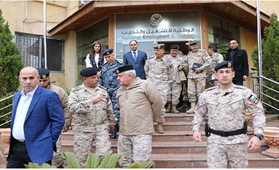 رئيس هيئة الأركان يزور الشركة الوطنية للتشغيل والتدريب
