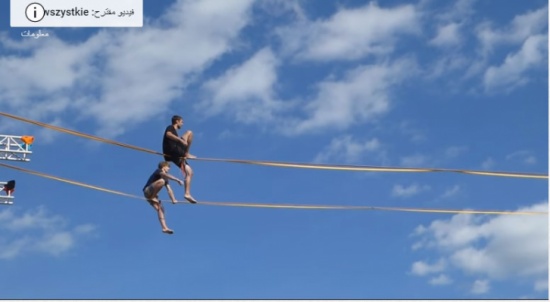 فيديو يحبس الأنفاس.. مباراة مذهلة في السير على الحبل!