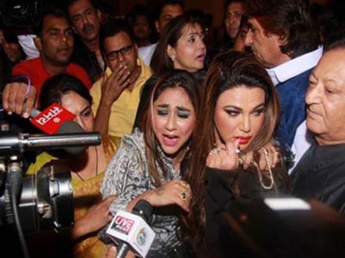 فضيحة جنسية كبيرة خلال حفل فيلم هندى جديد فضيحة جنسية كبيرة خلال حفل فيلم هندى جديد