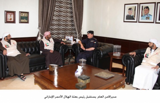 مديرالامن العام يستقبل رئيس بعثة الهلال الأحمر الإماراتي مديرالامن العام يستقبل رئيس بعثة الهلال الأحمر الإماراتي