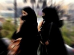 “ضَحِكَ عليها وخدعها” .. شاب سعودي يبتز فتاة بصور وفيديوهات لها مقابل تنفيذ رغباته!