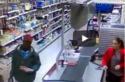 شاهد..  فتاة تشتبك مع شاب حاول الهروب من الحساب