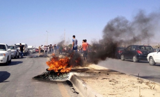 الزرقاء : اهالي طفل غرق في مسبح يغلقون شارعا رئيسا الزرقاء : اهالي طفل غرق في مسبح يغلقون شارعا رئيسا