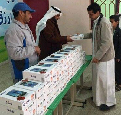 صور: معلم يهدي طلابه 80 جهاز لوحي و75 دراجة بمناسبة تقاعده المبكر صور: معلم يهدي طلابه 80 جهاز لوحي و75 دراجة بمناسبة تقاعده المبكر