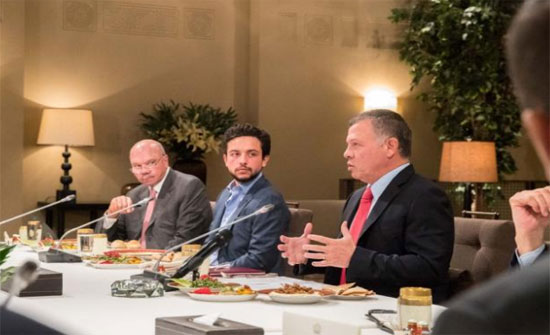 الملك يلتقي رئيس مجلس الأعيان أعضاء المكتب الدائم ورؤساء اللجان