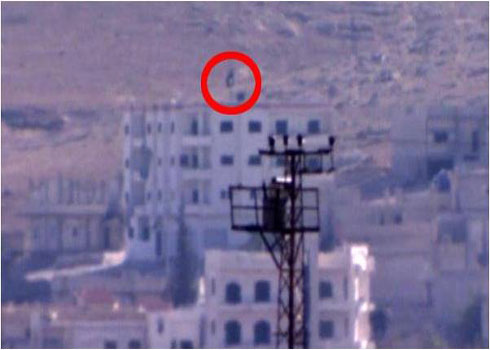 تنظيم الدولة الاسلامية يرفع راياته في الجهة الشرقية من " كوباني " تنظيم الدولة الاسلامية يرفع راياته في الجهة الشرقية من " كوباني "