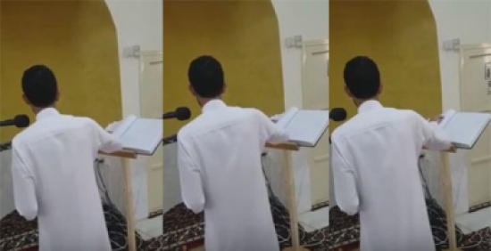 شاهد.. شاب كفيف يؤم المصلين في التروايح