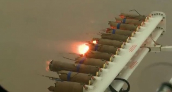 بالفيديو : الامارات تستمطر السحب لزيادة نسبة المياه