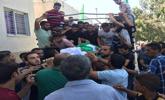 غزة تودع شهداءها السبعة وتندد "بالصمت" العربي