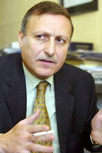 رئيس الوزراء اللبناني يستقبل السفير الأردني رئيس الوزراء اللبناني يستقبل السفير الأردني