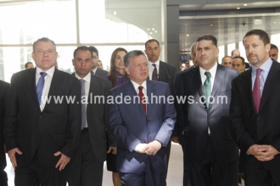 الملك يفتتح مبنى المسافرين الجديد في المطار ( صور ) الملك يفتتح مبنى المسافرين الجديد في المطار ( صور )