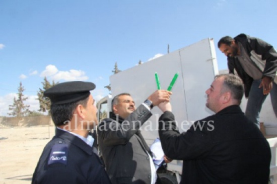 بالصور : ضبط 1000 كغم مواد فاسدة بالرمثا وإتلافها