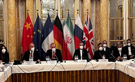 مسؤولون غربيون: مفاوضات فيينا قد تتوقف وإيران تشتري الوقت لبرنامجها النووي مسؤولون غربيون: مفاوضات فيينا قد تتوقف وإيران تشتري الوقت لبرنامجها النووي