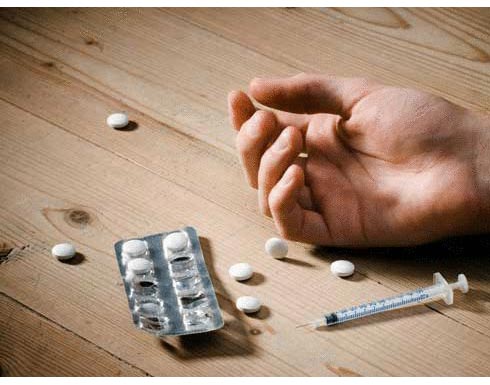 مكافحة المخدرات تتلف كميات مختلفة من المخدرات