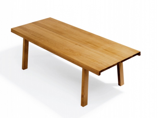 موظف يحرّك دعوى قضائية بسبب… طاولة!