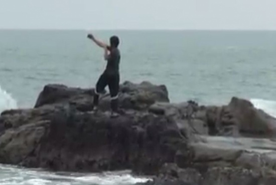 شاهد: كيف التهم إعصار شابالا شاباً في عدن