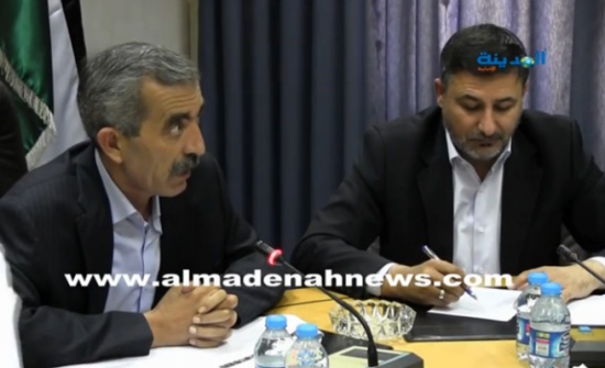 بالفيديو : ماذا يقول خلف هميسات عن الموظفين الثلاثة الذين عينهم مجلس الوزراء بشكل مباشر بالفيديو : ماذا يقول خلف هميسات عن الموظفين الثلاثة الذين عينهم مجلس الوزراء بشكل مباشر