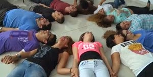 بالفيديو.. طبيبة لبنانية تعالج مرضاها بالضحك