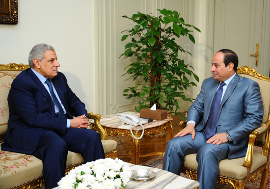 السيسي يعين محلب مساعدا له للمشروعات القومية والاستراتيجية السيسي يعين محلب مساعدا له للمشروعات القومية والاستراتيجية