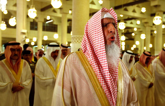 مفتي السعودية يعتذر عن إلقاء خطبة عرفة للمرَّة الأولى منذ 35 عاماً مفتي السعودية يعتذر عن إلقاء خطبة عرفة للمرَّة الأولى منذ 35 عاماً