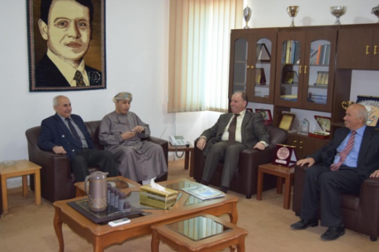 الملحق الثقافي العُماني البلوشي يزور " إربد الأهلية " ويلتقي الطلبة العمانيين