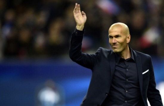 جماهير ريال مدريد تستقبل زيدان بحرارة جماهير ريال مدريد تستقبل زيدان بحرارة