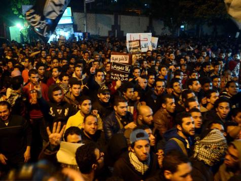 مظاهرات مناهضة للانقلاب بمصر تتحدى الأمن مظاهرات مناهضة للانقلاب بمصر تتحدى الأمن
