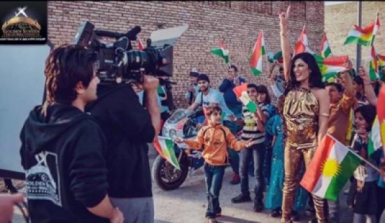 بالفيديو .. فنانة كردية مُهددة بالقتل بسبب لباسها القصير ورقصها المثير بالفيديو .. فنانة كردية مُهددة بالقتل بسبب لباسها القصير ورقصها المثير