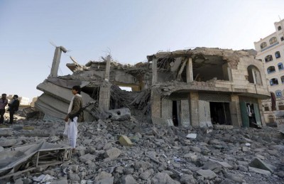 سكان: مقتل قاض يمني وأسرته في غارة جوية سكان: مقتل قاض يمني وأسرته في غارة جوية