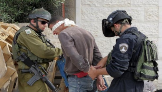 الاحتلال يقتحم مناطق بالضفة والقدس ويعتقل العشرات الاحتلال يقتحم مناطق بالضفة والقدس ويعتقل العشرات