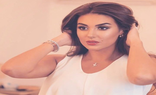 ياسمين صبرى تثير الجدل بصورة تبرز جمالها