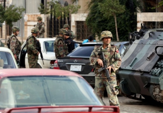 العثور على قذائف اسرائيلية ببلدة جنوب لبنان العثور على قذائف اسرائيلية ببلدة جنوب لبنان