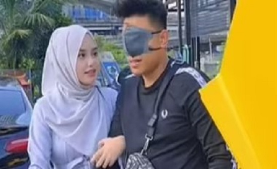 ماليزية تفاجئ زوجها بسيارة لامبورجينى لشكره على مساعدتها خلال فترة الحمل ماليزية تفاجئ زوجها بسيارة لامبورجينى لشكره على مساعدتها خلال فترة الحمل