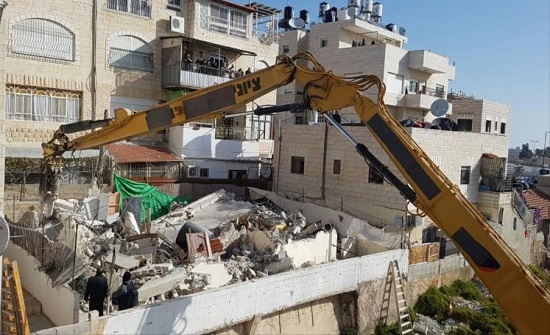 الاحتلال يهدم 4 منازل في بيت حنينا شمال مدينة القدس المحتلة الاحتلال يهدم 4 منازل في بيت حنينا شمال مدينة القدس المحتلة