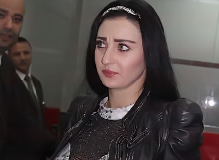 محامي صافيناز: لو خرجت من مصر هتموت محامي صافيناز: لو خرجت من مصر هتموت