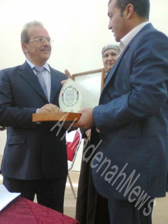 بالصور  : تكريم محافظ جرش علي نزال