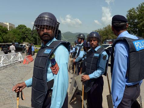 باكستان تحتجز 700 دون محاكمة