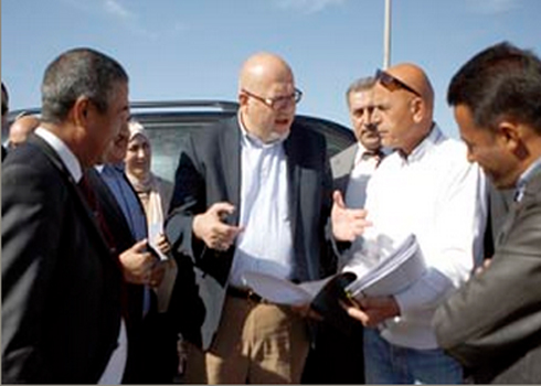 وزير الاشغال العامة يتفقد مشاريع الطرق بمحافظة العقبة وزير الاشغال العامة يتفقد مشاريع الطرق بمحافظة العقبة