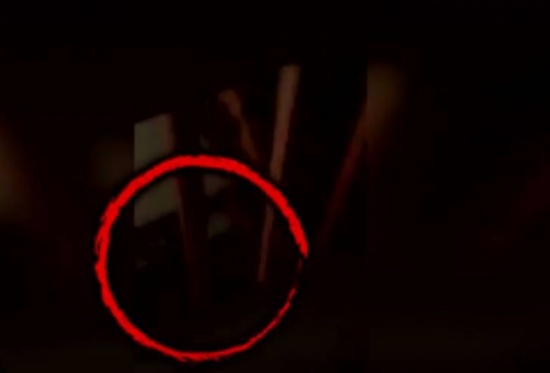 فيديو| صادم.. هذا ما وجده في منزله وكاد أن يقتله!!